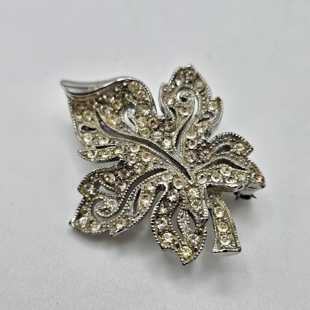 VINTAGE Hedy Silver Tone Pave Rhinestone Filigree Leaf Brooch Pin Signed